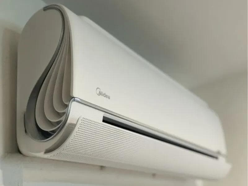 Multisplit klimatizace Midea v bytovém domě v Ostravě - foto 2