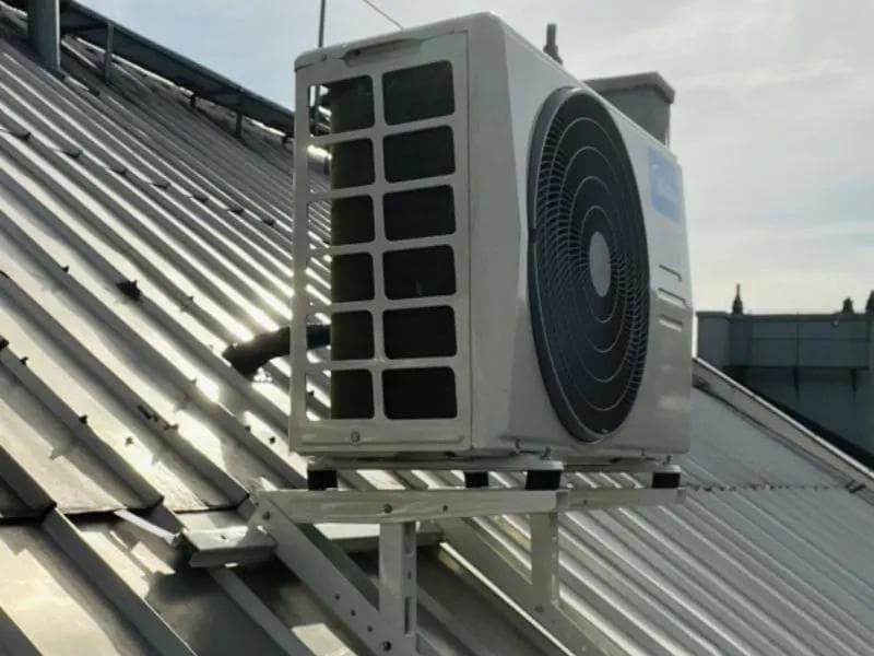 Multisplit klimatizace Midea v bytovém domě v Ostravě - foto 4