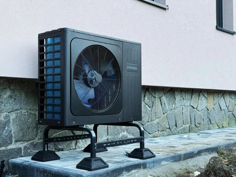 Montáž Tepelného Čerpadla Vzduch-Voda Hyundai v Rekreační Chatě pod Lysou Horou – Frenštát pod Radhoštěm - foto 1