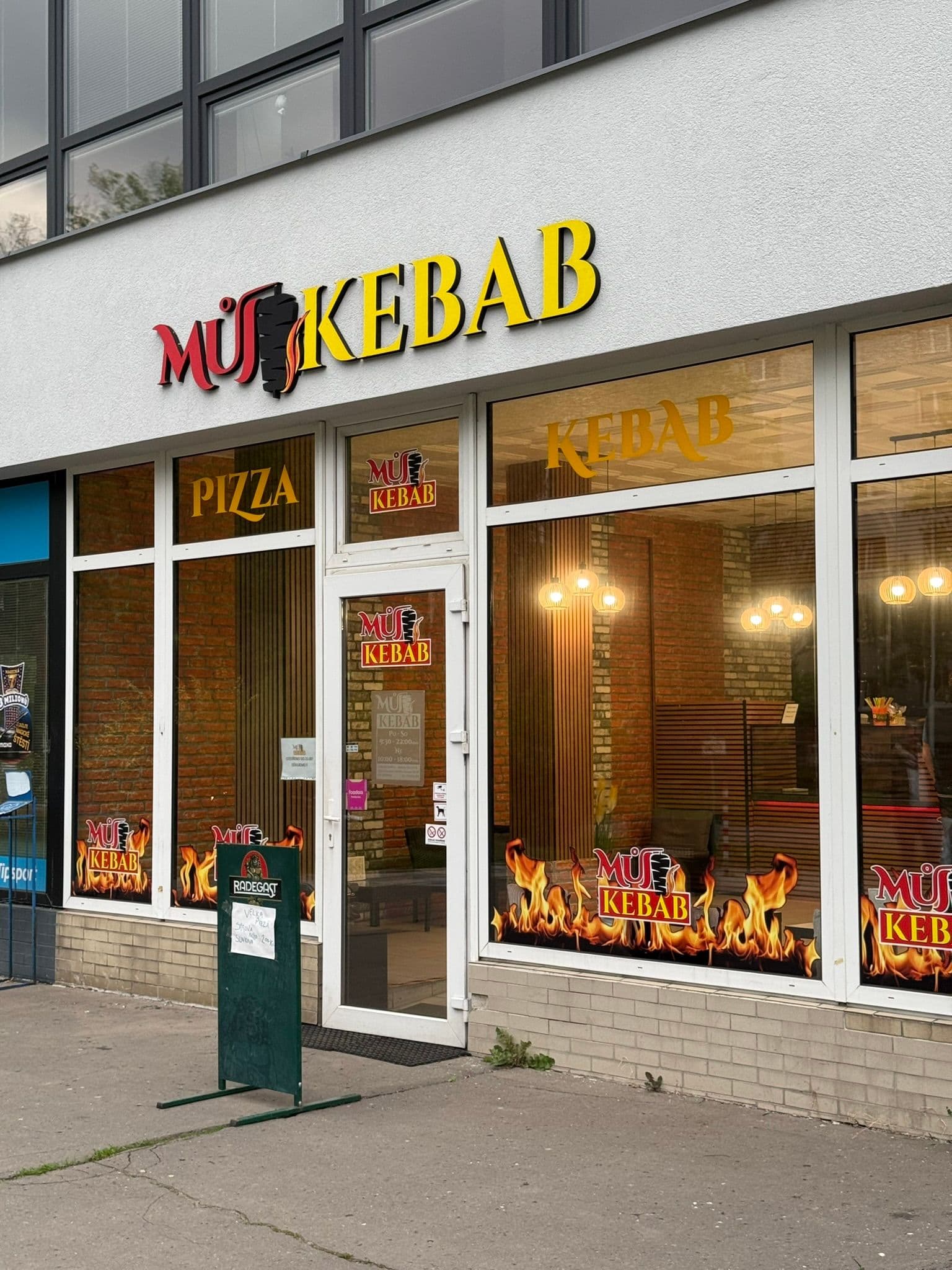 instalace výkonné 7kW klimatizace v bistru Ostrava - foto 2