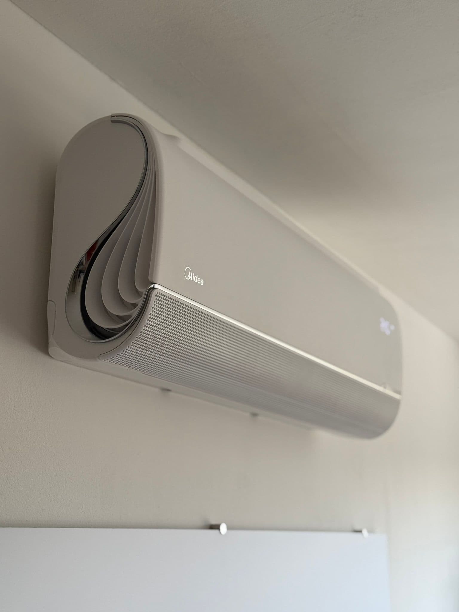 Realizace klimatizací Midea Breezeless E a Breezeless+ ve Frýdku-Místku - foto 2