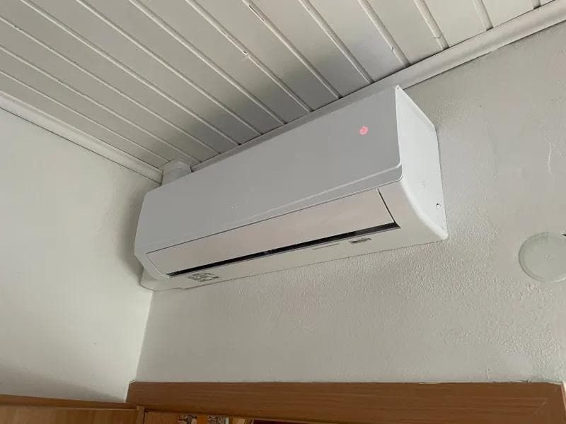 Montáž multisplit klimatizace Sinclair Keyon do podkroví rodinného domu v Ostravě - foto 3