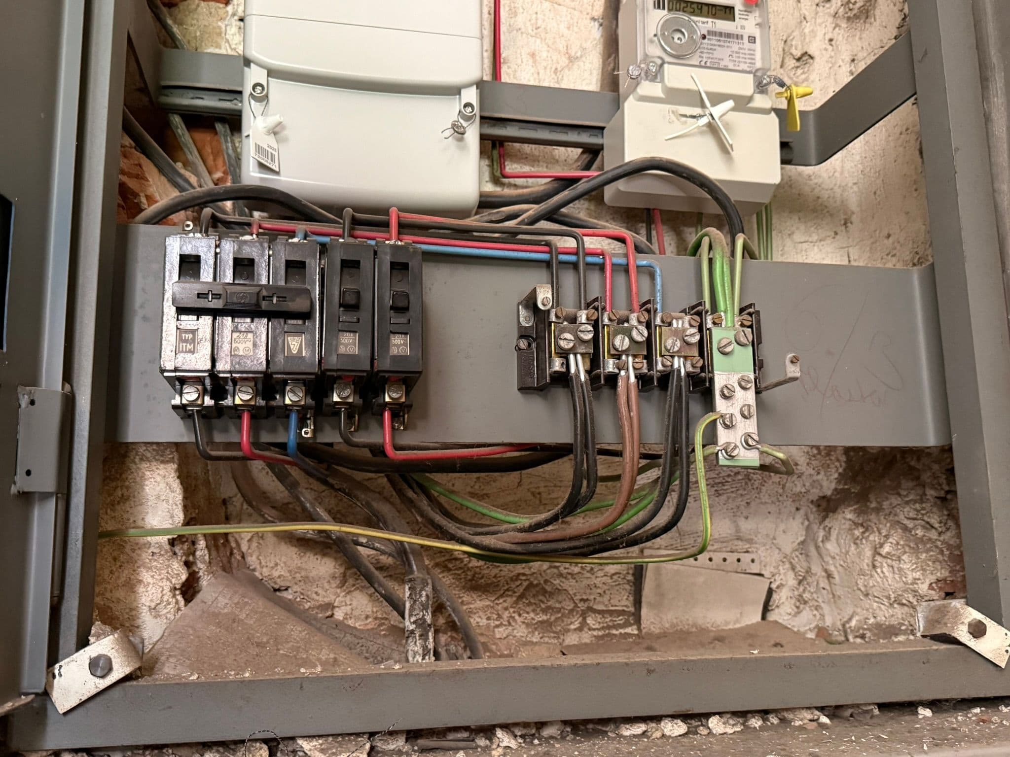 Rekonstrukce elektroinstalace a zvonků pro SVJ v Ostravě - foto 8