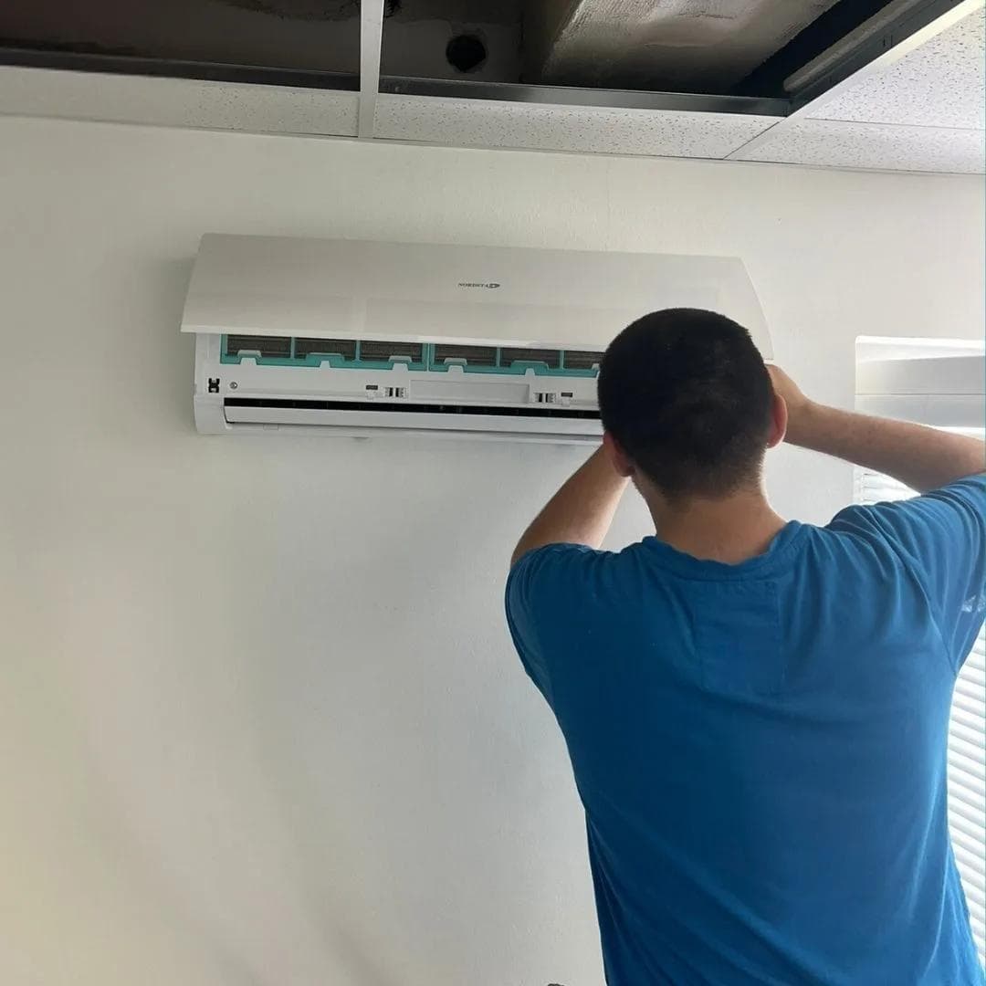 Montáž multisplit klimatizace v kanceláři v centru Opavy