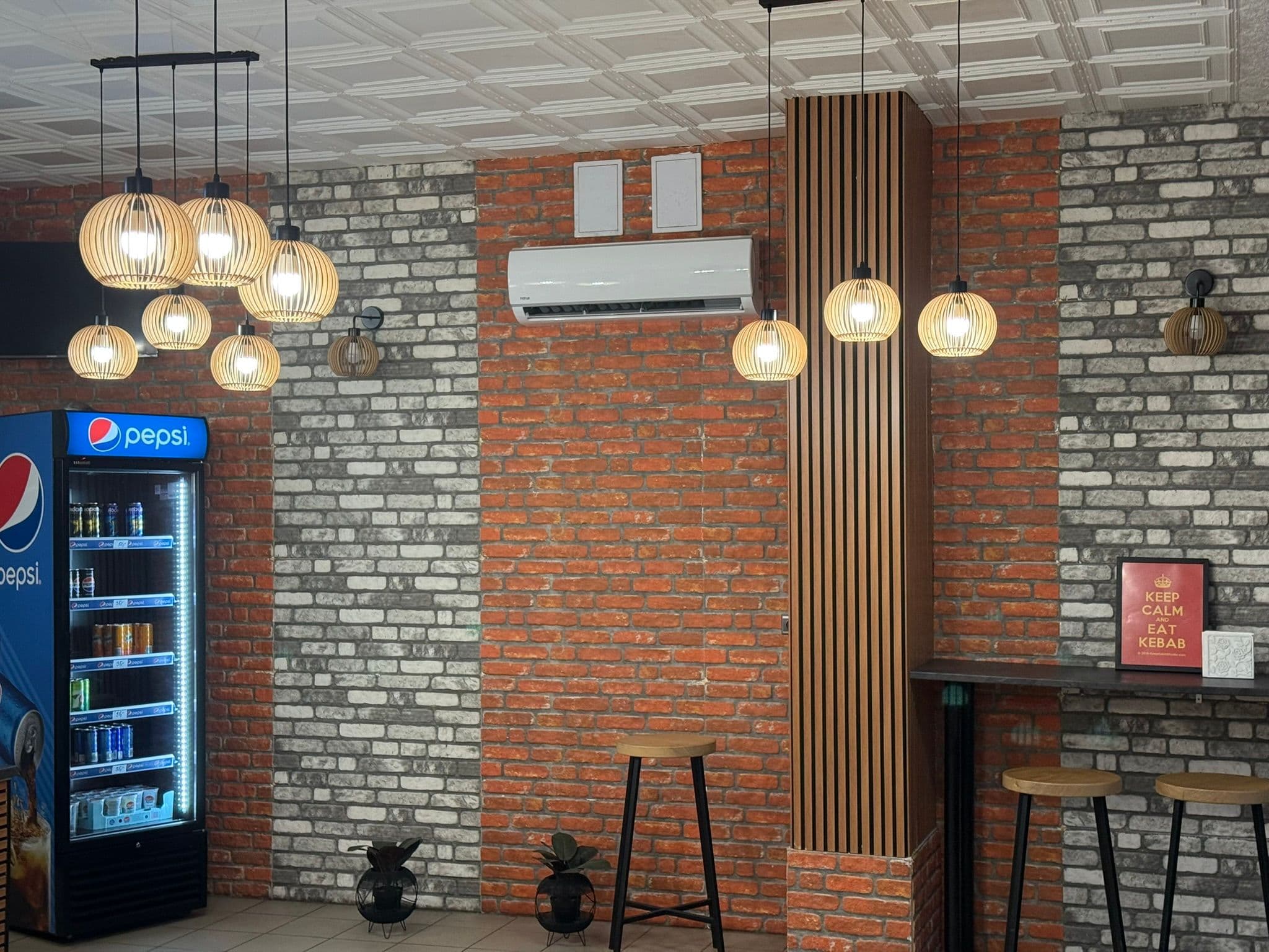 instalace výkonné 7kW klimatizace v bistru Ostrava - foto 1