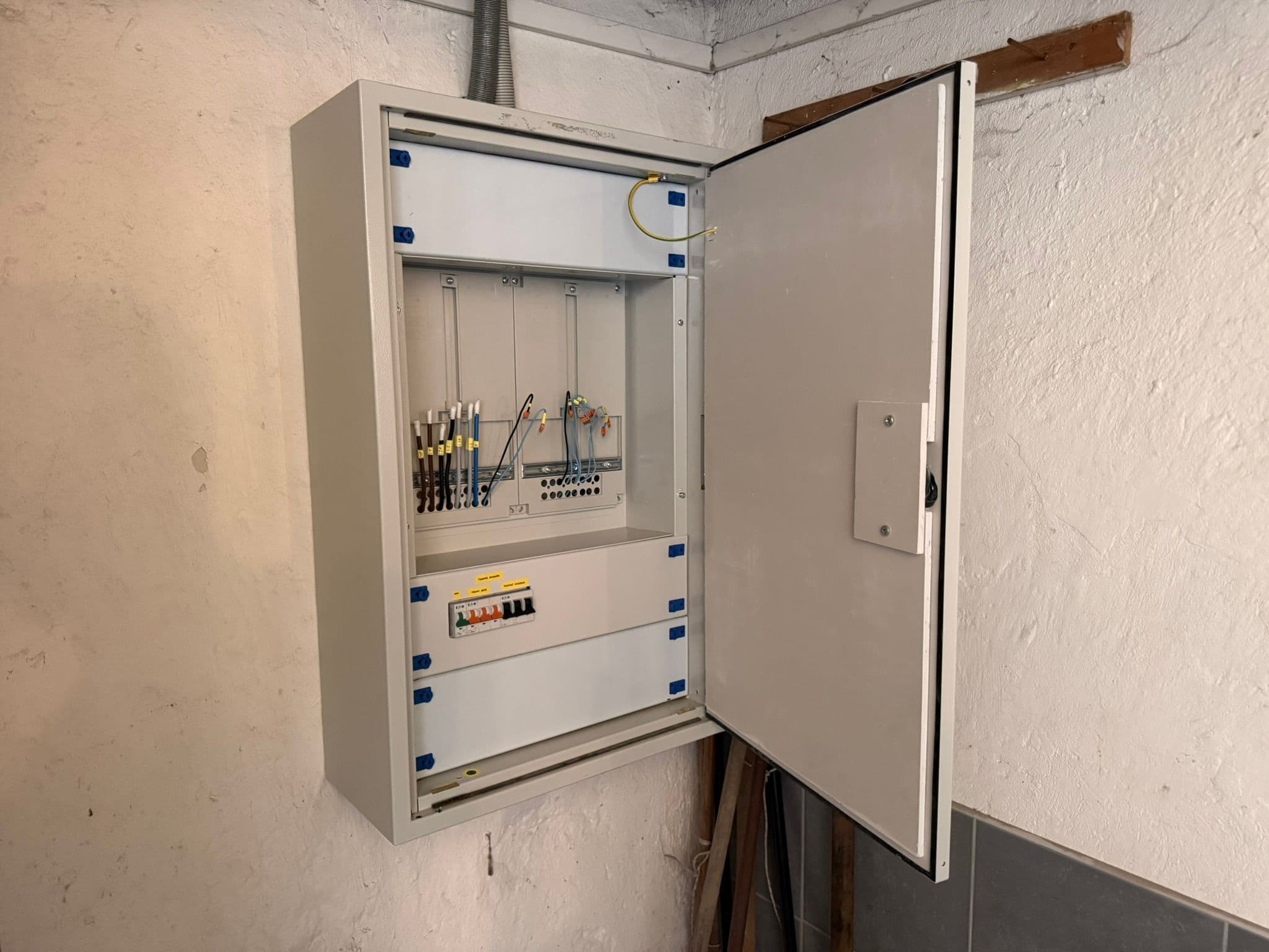 Příprava elektroměrového rozvaděče pro budoucí tepelné čerpadlo v SVJ