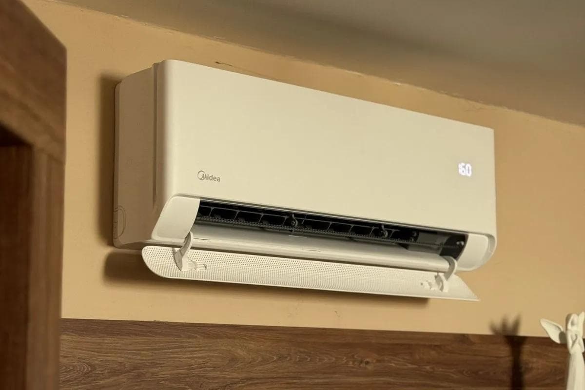 Realizace výměny staré klimatizace za moderní klimatizaci midea Breezeless E - foto 1