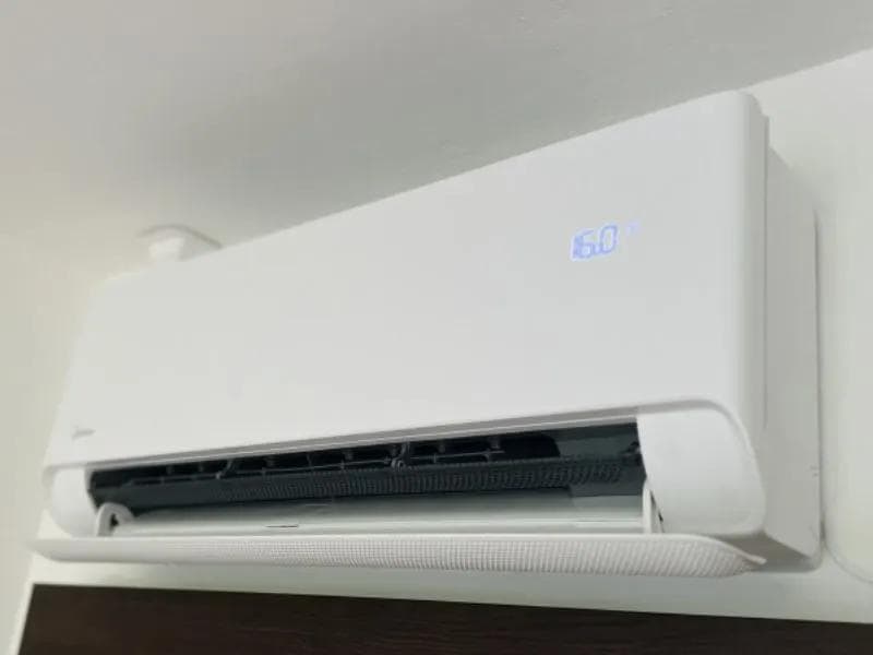 Multisplit klimatizace Midea v bytovém domě v Ostravě - foto 3