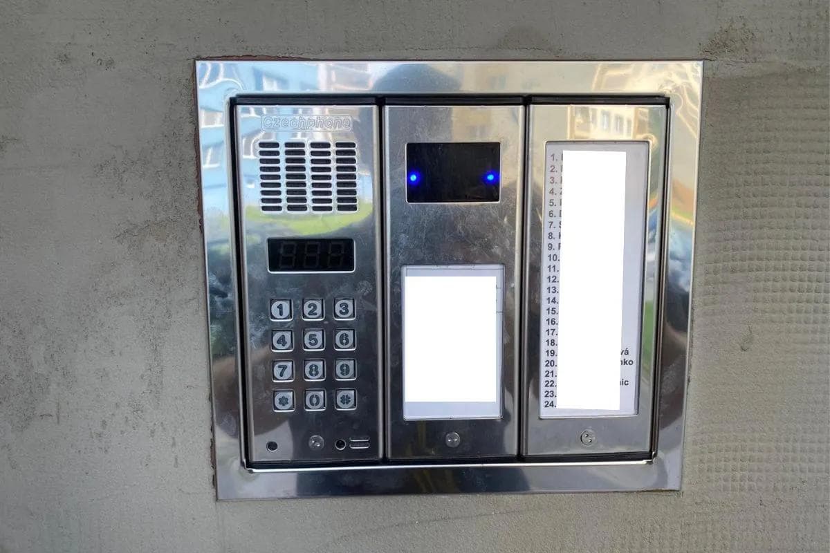 Výměna zvonků a telefonů pro SVJ v Opavě - foto 1