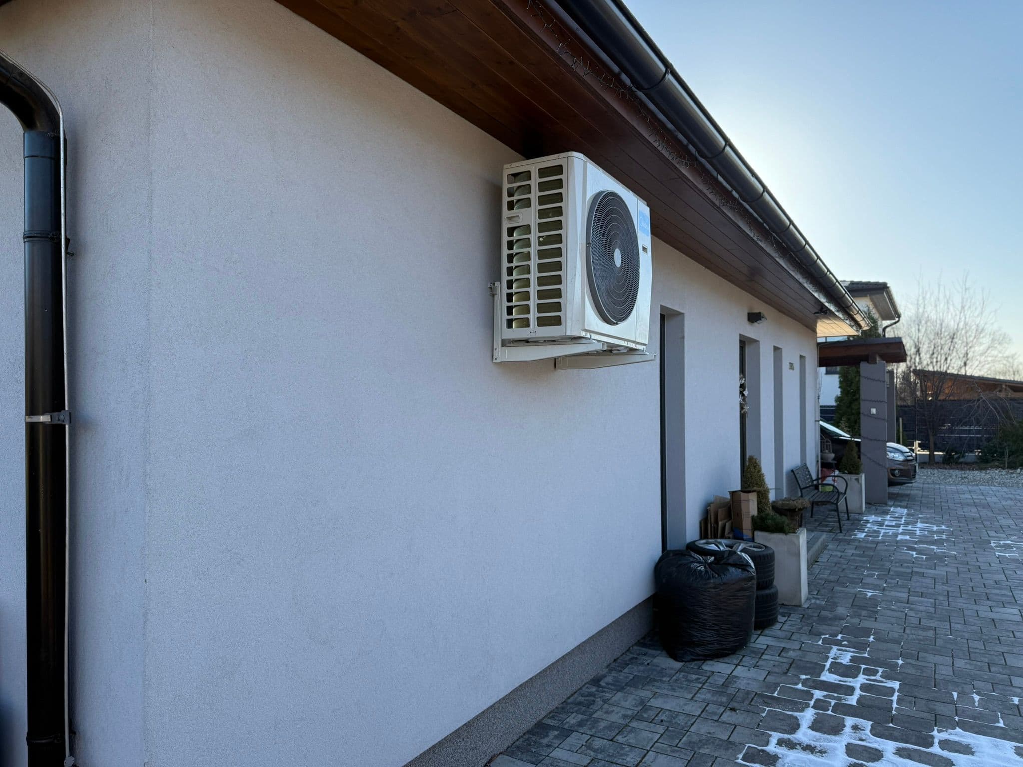 Realizace klimatizací Midea Breezeless E a Breezeless+ ve Frýdku-Místku - foto 5